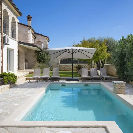 Villa Mason With Heated Pool And Mini Wellness