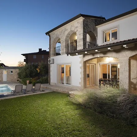 Mason With Heated Pool And Mini Wellness