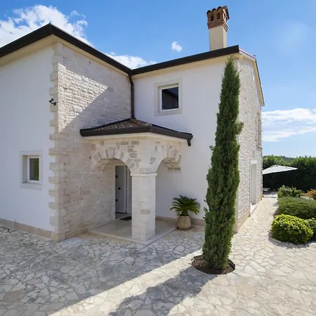 Villa Mason With Heated Pool And Mini Wellness