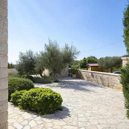 Villa Mason With Heated Pool And Mini Wellness Rovinjsko Selo