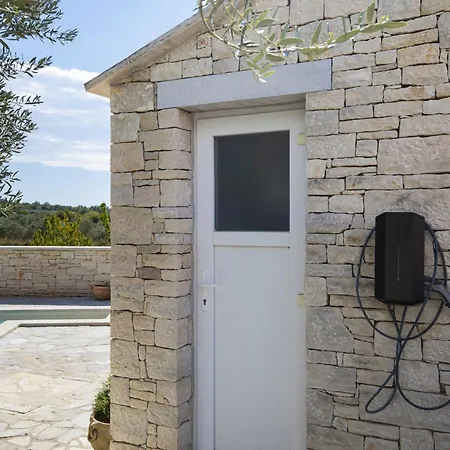 Villa Mason With Heated Pool And Mini Wellness Rovinjsko Selo