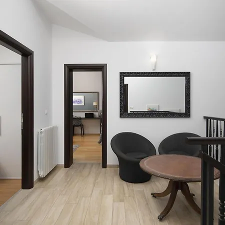 Mason With Heated Pool And Mini Wellness