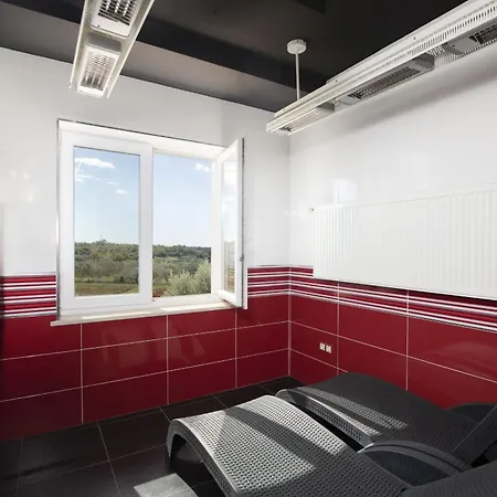 Mason With Heated Pool And Mini Wellness
