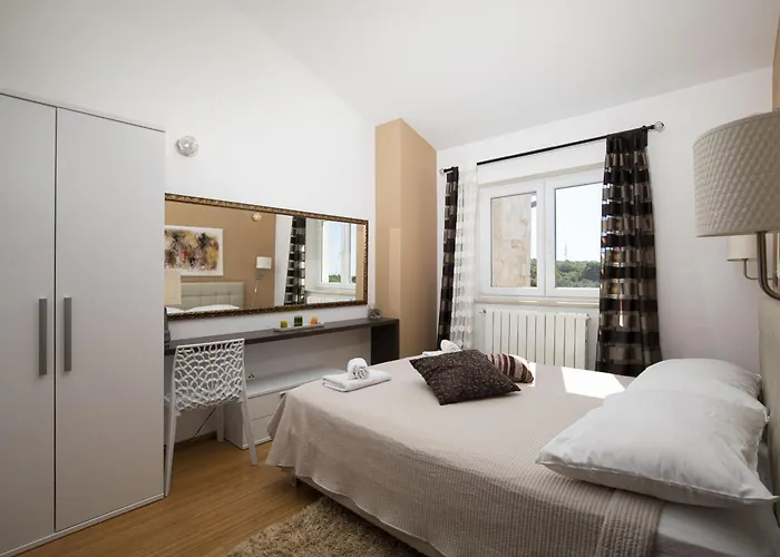 Villa Mason With Heated Pool And Mini Wellness