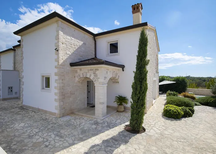 Villa Mason With Heated Pool And Mini Wellness