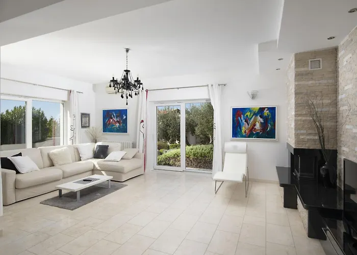 Mason With Heated Pool And Mini Wellness Villa *