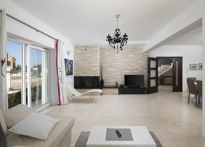 Mason With Heated Pool And Mini Wellness Villa *