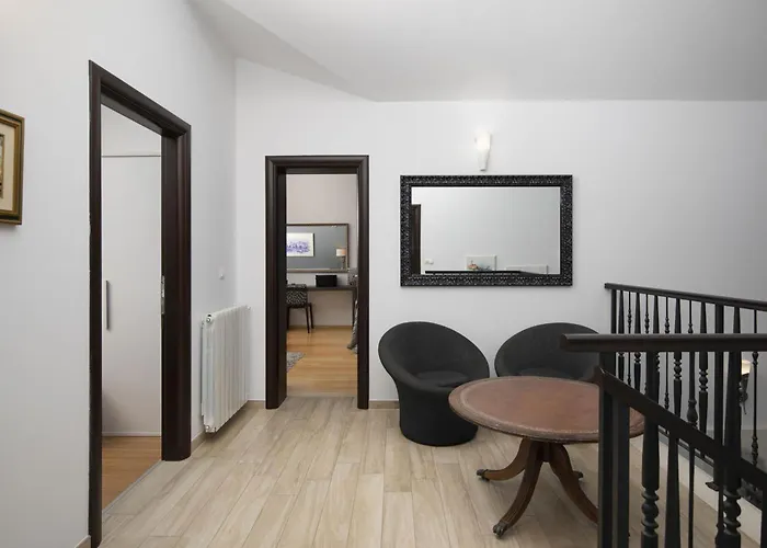 Mason With Heated Pool And Mini Wellness