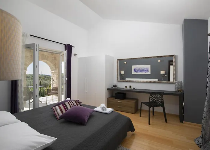 Mason With Heated Pool And Mini Wellness