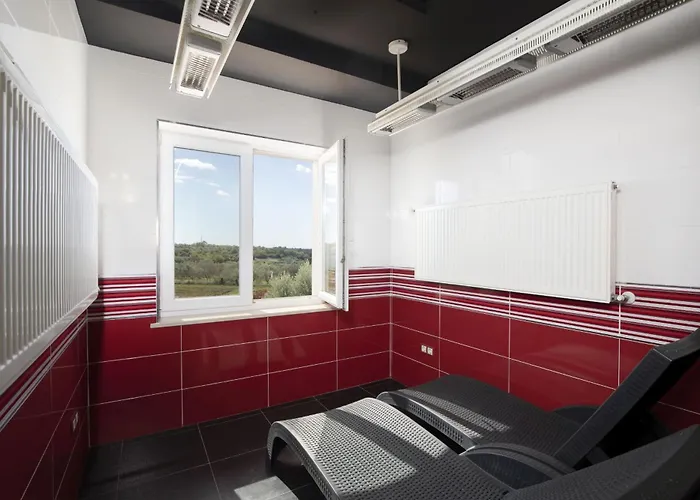 Mason With Heated Pool And Mini Wellness