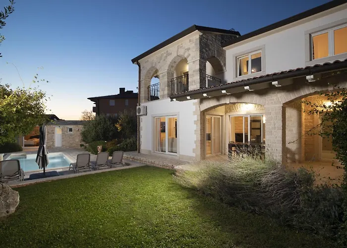 Mason With Heated Pool And Mini Wellness